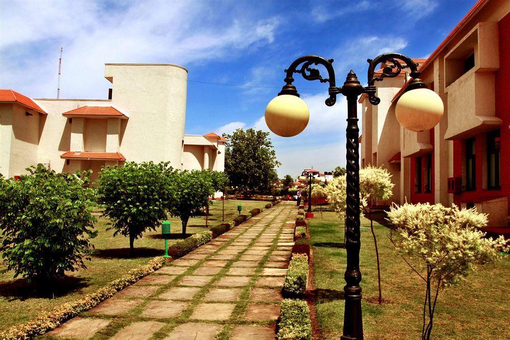 Naturoville Ayurvedic And Yoga Retreat Hotel Rishikesh Exterior photo