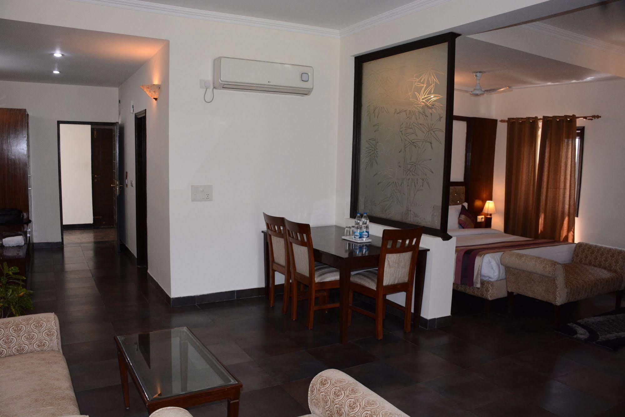 Naturoville Ayurvedic And Yoga Retreat Hotel Rishikesh Exterior photo